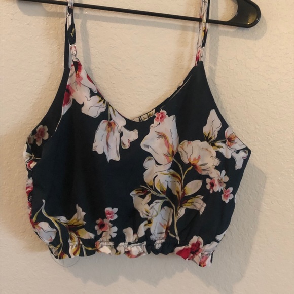 ⚡️Floral light weight crop tank top - Picture 2 of 3